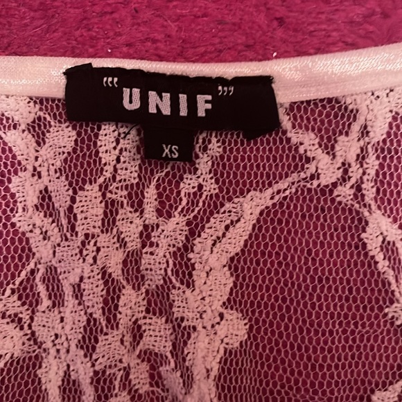 UNIF Jess Sheer lace top with cap sleeves in a cropped fit - Picture 5 of 5